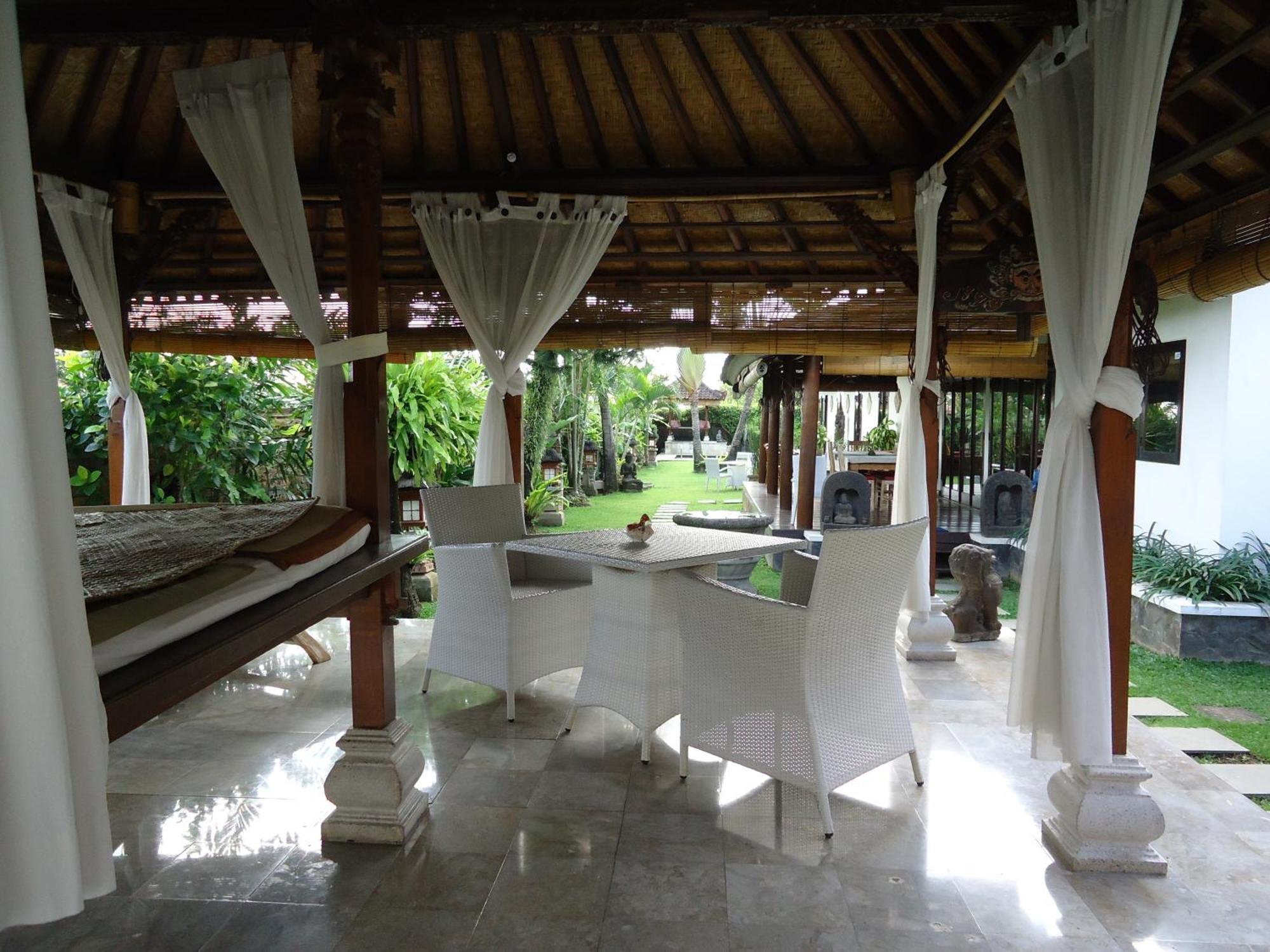 Puri Ayu Hotel Canggu  Ruang foto